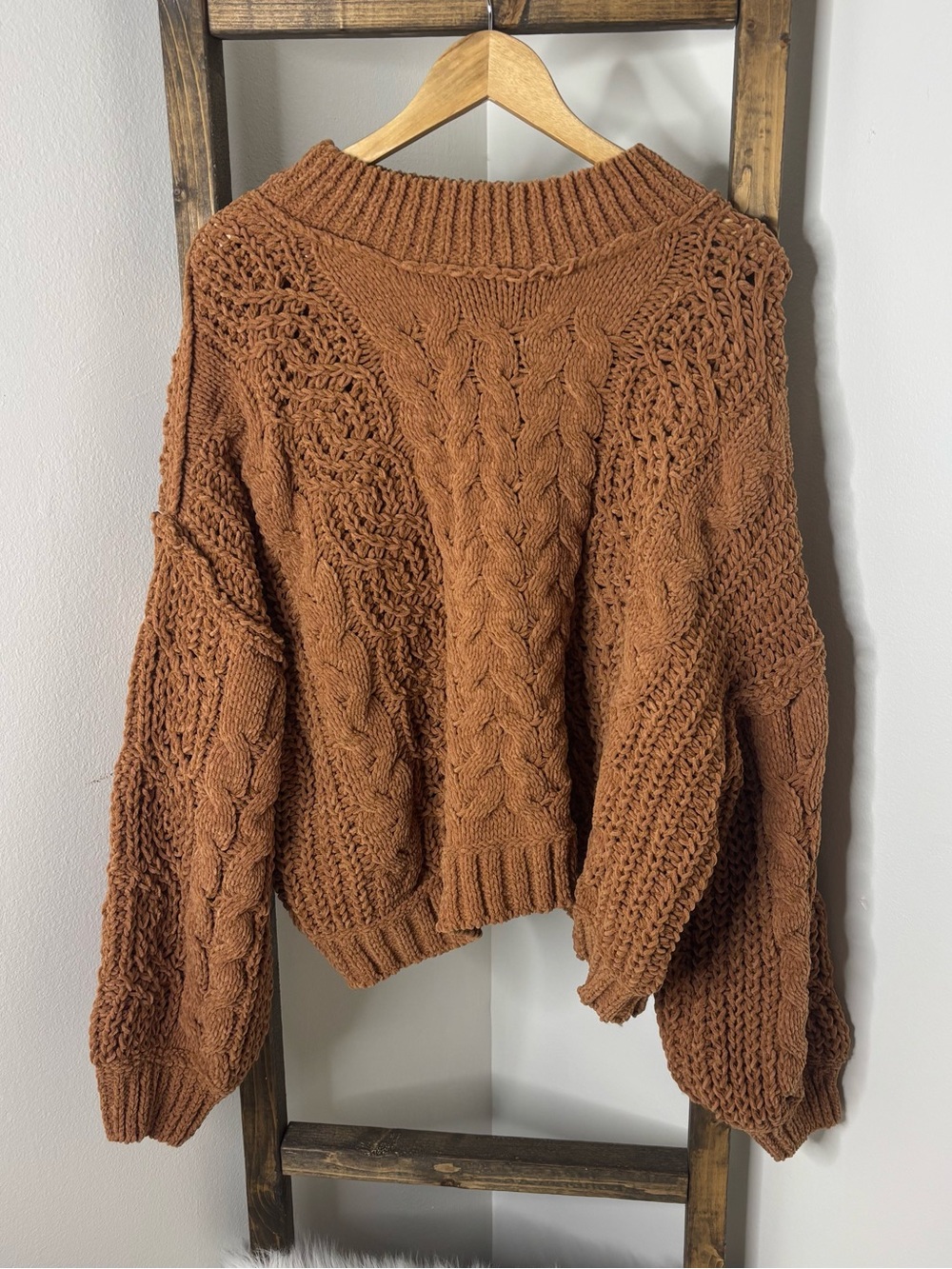 POL Chunky Cable Knit Women's Sweater Size L